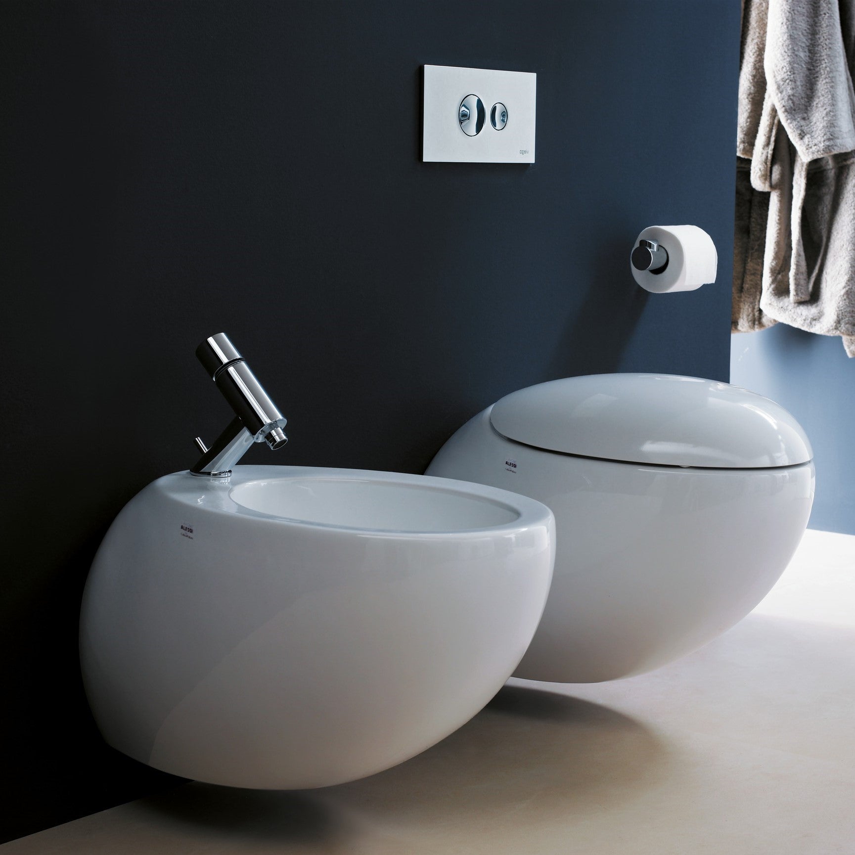 Laufen Ilbagnoalessi One wall-hung bidet & wall-hung WC with blue background