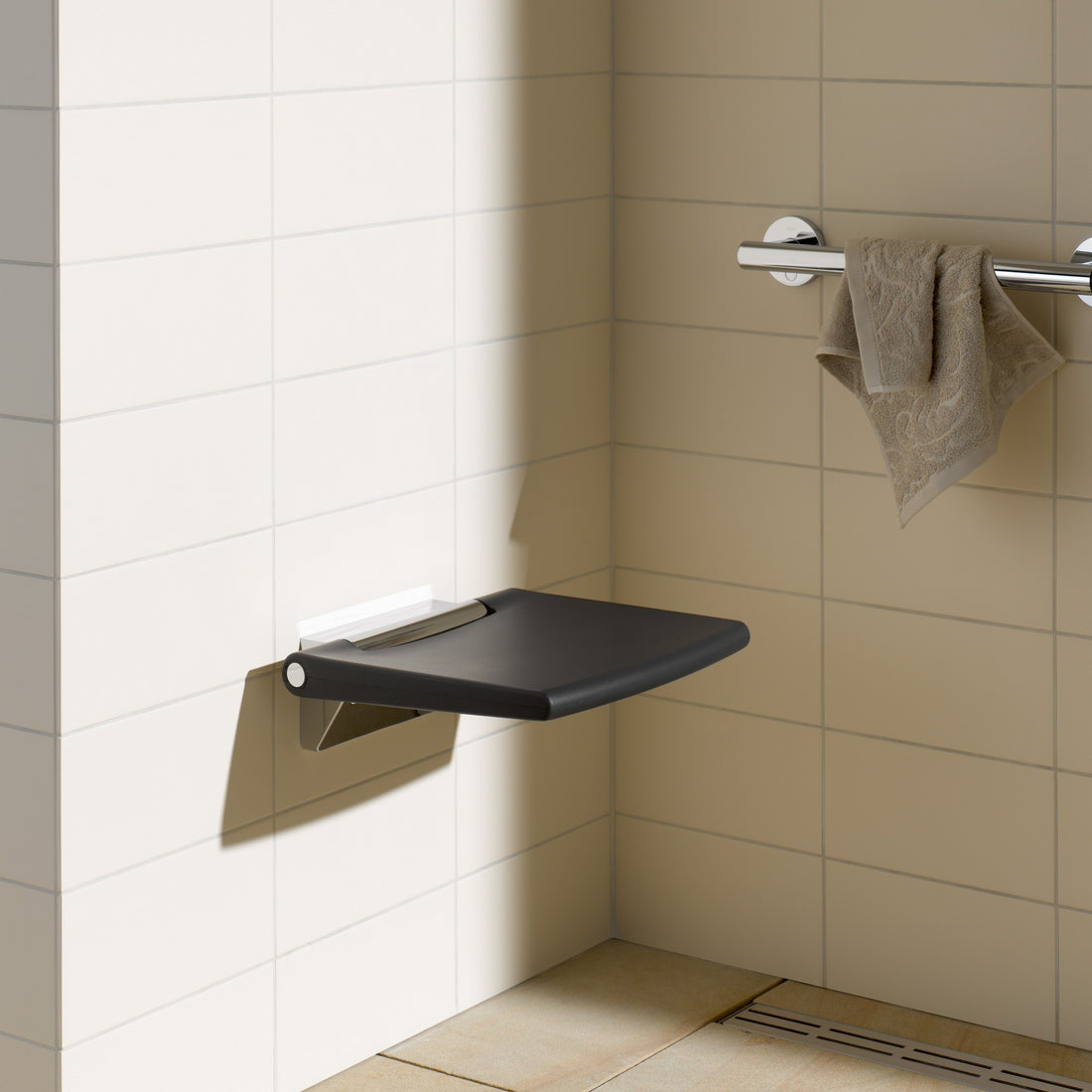 Keuco Plan Care Tip-up seat