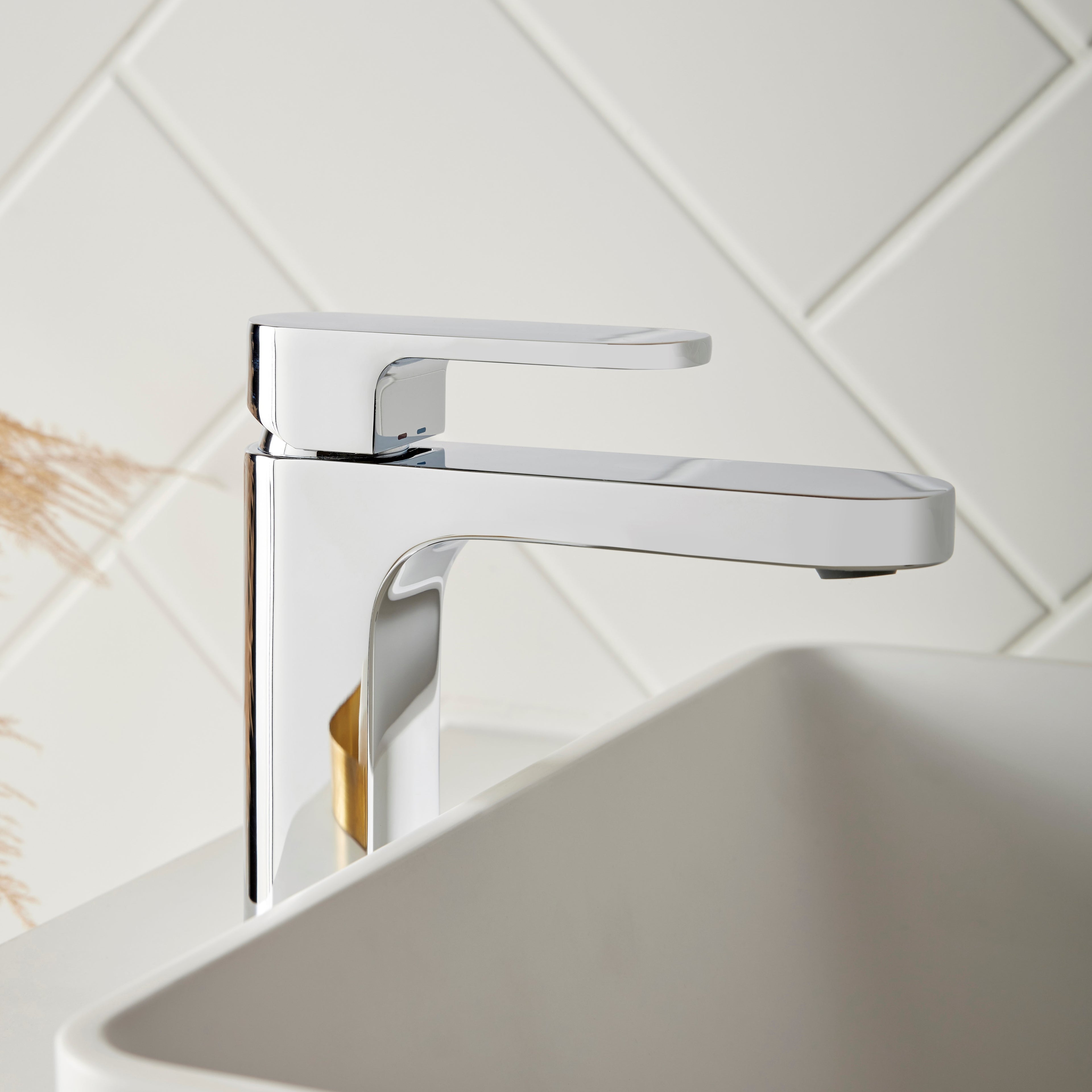 Vado Slim Life Mono Basin Mixer Smooth Bodied Single Lever Deck Mounted with Universal Waste