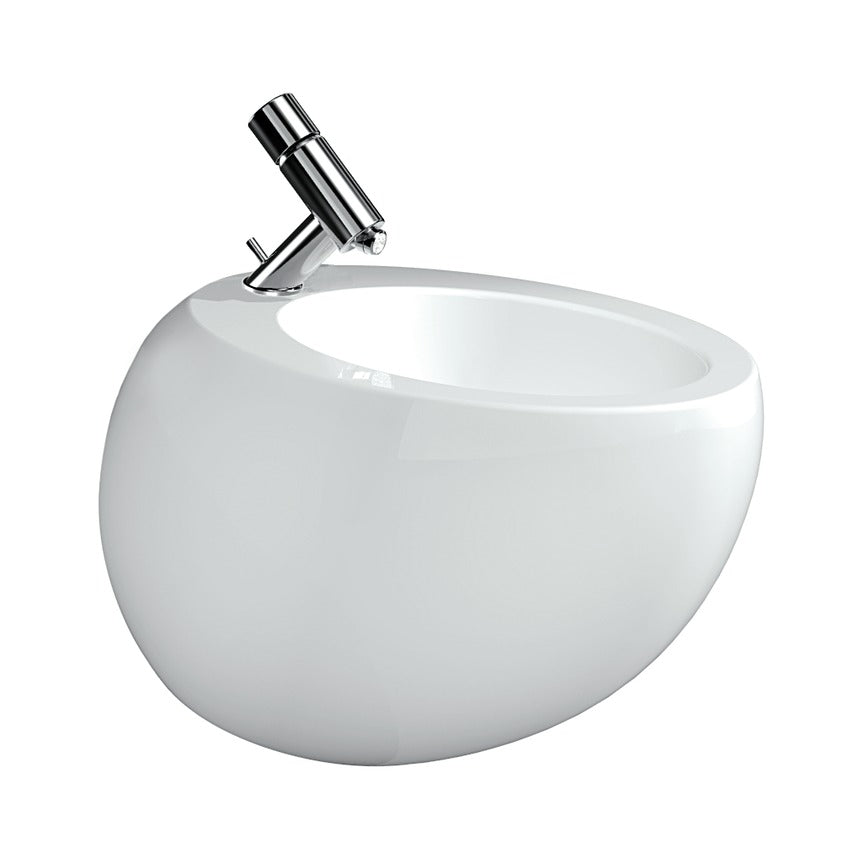 Laufen Ilbagnoalessi One white wall-hung bidet &amp; wall-hung WC with white background